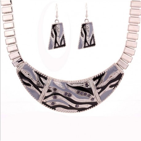 Conjunto collar y pendientes Artemisa estilo Geométrico