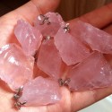 Colgante maxi de piedra de cristal de cuaro natural rosa estilo chakra positivo