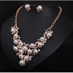 Jewelry set necklace and earrings with pearls Desiree