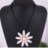 Collar con Flor Margarita Rosa