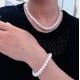 Conjunto collar y pulsera de perlas blancas naturales con cierre corazones de plata