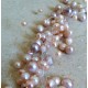 Collar elegante con perlas naturales en tonos suaves