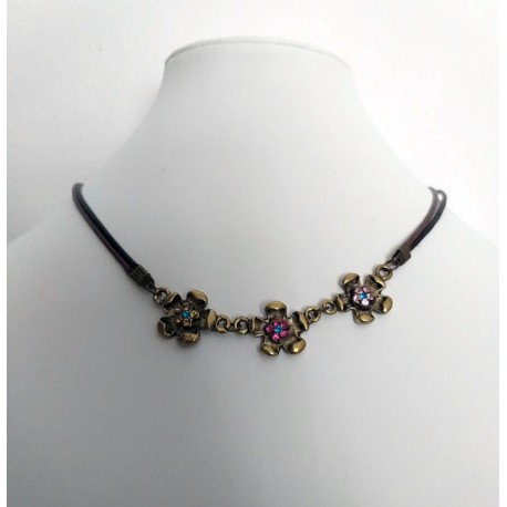 Collar con 3 flores