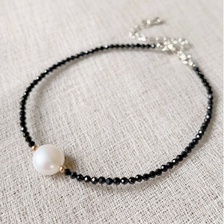 Pulsra estilo minimalista de obsidiana facetada y de perla Barroca