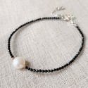 Pulsera estilo minimalista de obsidiana facetada y de perla Barroca