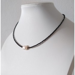 Collar estilo minimalista de obsidiana facetada y de perla Barroca