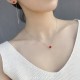 Collar estilo minimalista de plata con corazón rojo pasión