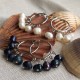 Pendientes plateados de aro con colgantes de perlas naturales