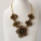Collar Vintage con flores de metal color bronce