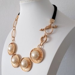 Original collar Art Deco, de metal dorado y perlas