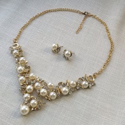Jewelry set Necklace and Earrings with Pearls Desiree