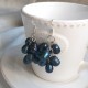Pendientes artesanales de perlas negras en un diseño en racimo