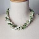 Collar trenzado de perlas blancas y verdes y Cuarzo verde