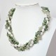 Collar trenzado de perlas blancas y verdes y Cuarzo verde