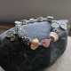 Pulsera color plateada con charms y abalorios