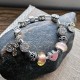 Pulsera color plateada con charms y abalorios