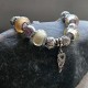 Pulsera con charms cristal rosa y blanco y colgante con ala y corazon